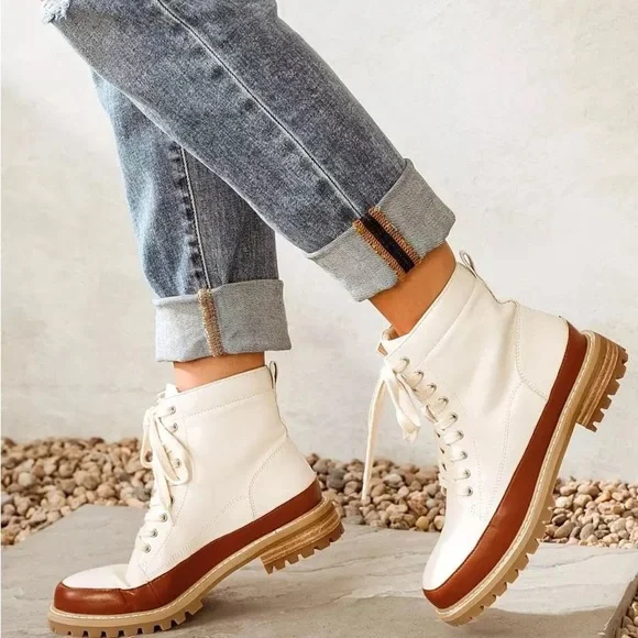 Alissa hike boot buckle - Picture 3 of 3